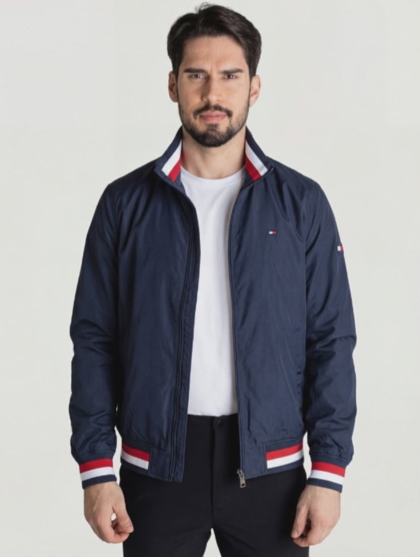 Cargar video: Chaqueta Cortavientos Hombre Azul Oscuro Moderno