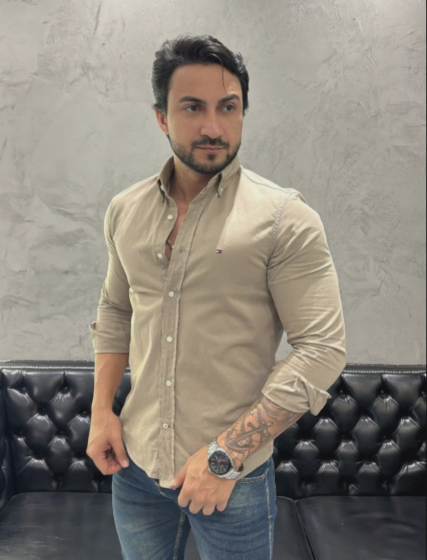 Cargar video: Camisa Hombre Beige TM